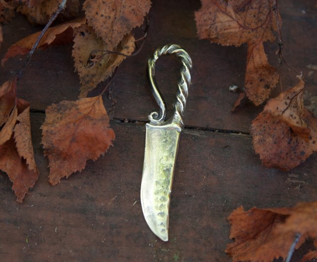 武器キーホルダー。剣、斧、ナイフの小物。男性用アクセサリー