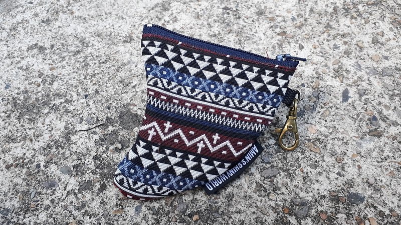 AMIN'S SHINY WORLD handmade custom ethnic style FIN small bag - กระเป๋าใส่เหรียญ - ผ้าฝ้าย/ผ้าลินิน หลากหลายสี