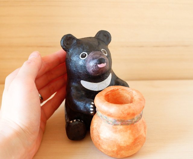 熊の置物 壺を抱えた熊の置物 ツキノワグマ ペン立て 一輪挿し 和紙インテリア