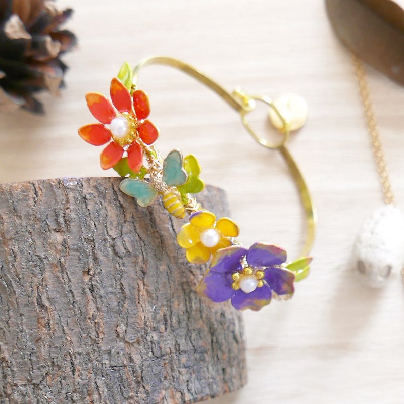 Aramore autumn forest series flower and small bee bracelet ﹝ single production) - สร้อยข้อมือ - วัสดุอื่นๆ หลากหลายสี