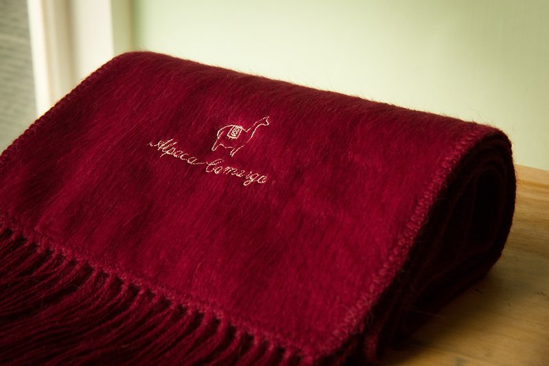South American handmade alpaca scarf - narrow version (dark red) - ผ้าพันคอถัก - วัสดุอื่นๆ สีแดง