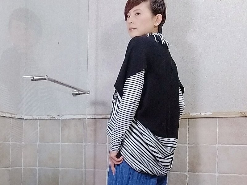 [Seasonal sale] Black and white striped knitted shawls - ผ้าพันคอถัก - ไฟเบอร์อื่นๆ สีดำ