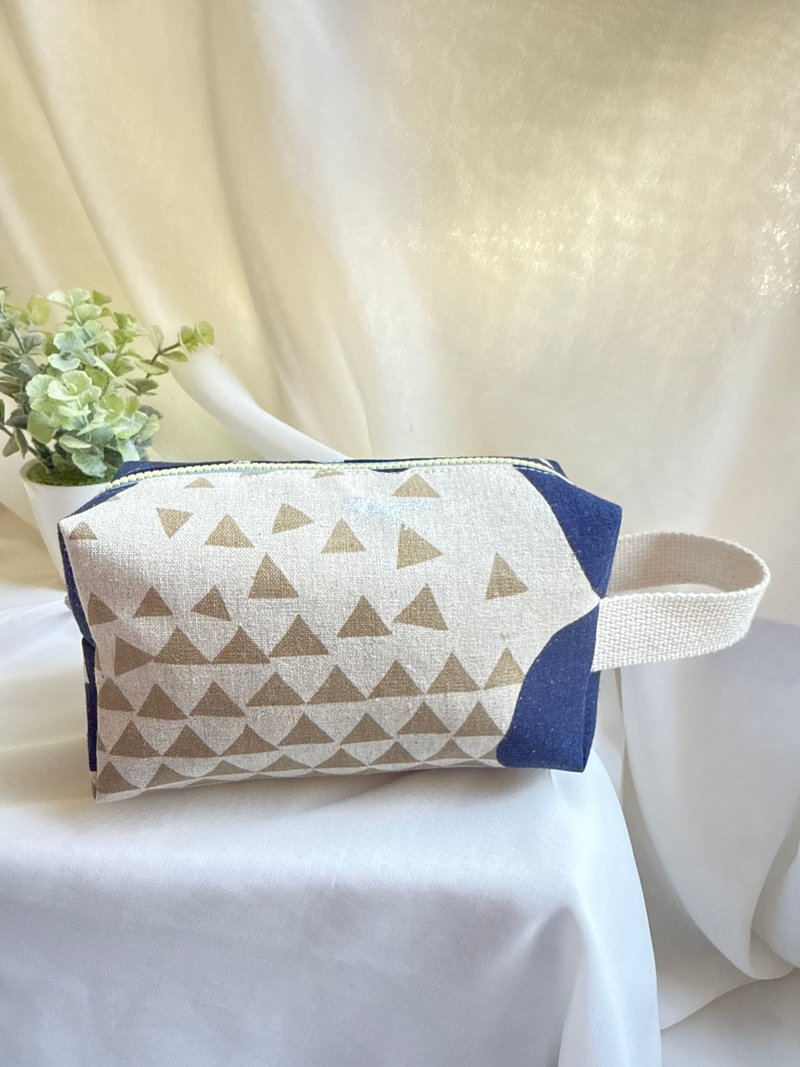 [Good Day Handmade] Japanese Fox Walking Handmade Pencil Bag Cosmetic Bag Storage Bag Gift - Pencil Cases - Cotton & Hemp Blue