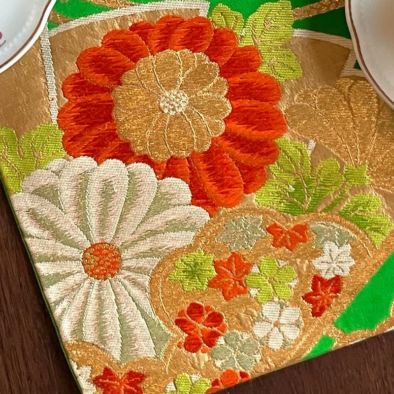 Gorgeous kimono obi doily vase mat - ผ้ารองโต๊ะ/ของตกแต่ง - ผ้าไหม สีเขียว