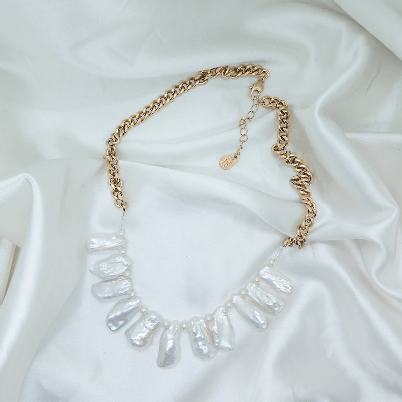 Baroque Pearl Statement Short Chain Antique Gold Vintage Style - สร้อยคอ - โลหะ 
