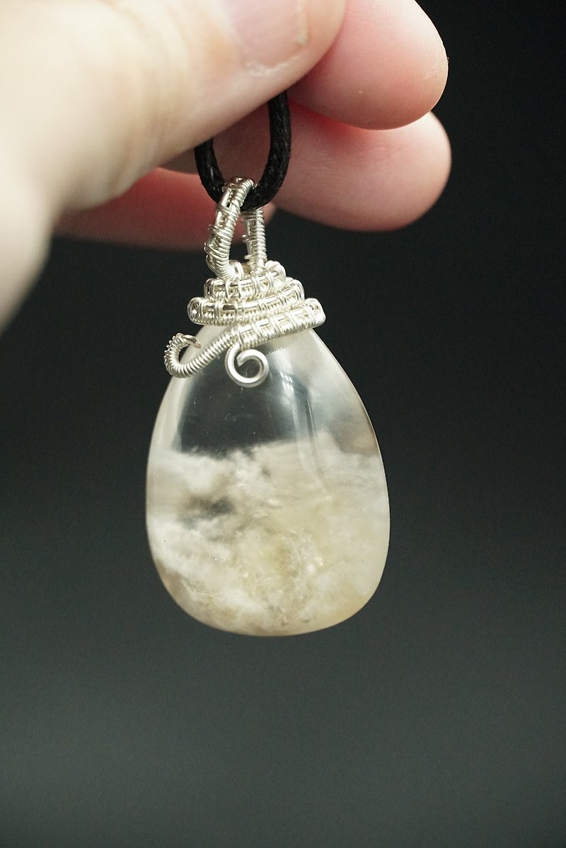 **White Rabbit Hair Crystal/Sea of Clouds**Art Bronze Crystal Necklace Pendant Metal Weave - Necklaces - Jade White