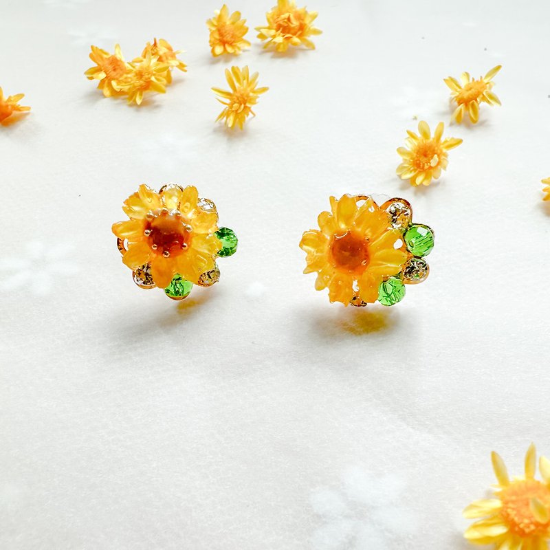 Sunflower titanium earrings and screw spring earrings - ต่างหู - วัสดุอีโค สีเหลือง