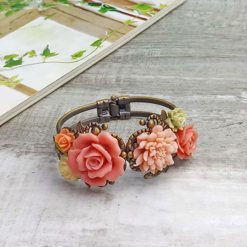 Elegant and romantic bronze rose flower bracelet rose bracelet - Bracelets - Copper & Brass Pink