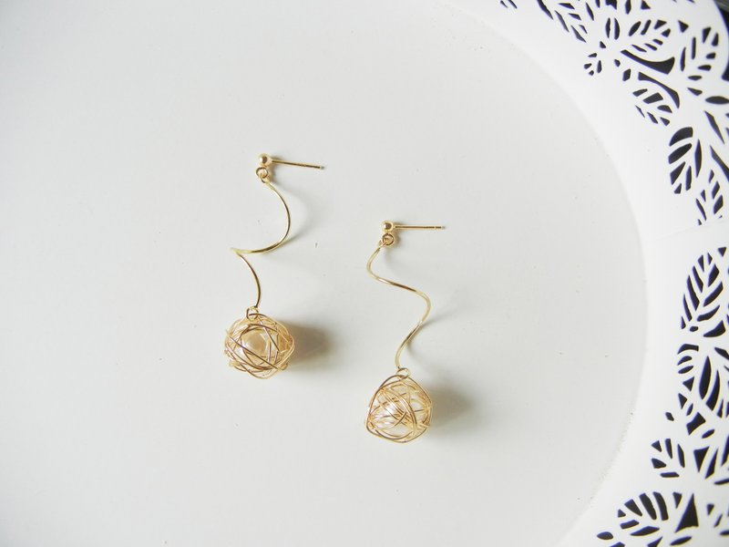 *coucoubird*winding pearl earrings - Earrings & Clip-ons - 24K Gold Gold