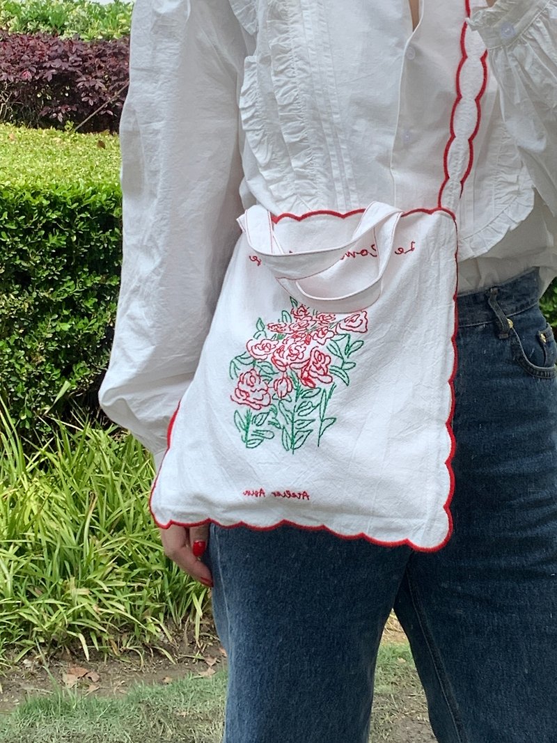 Atelier asin homemade flower vintage embroidery ins cotton bag - กระเป๋าแมสเซนเจอร์ - ผ้าฝ้าย/ผ้าลินิน 