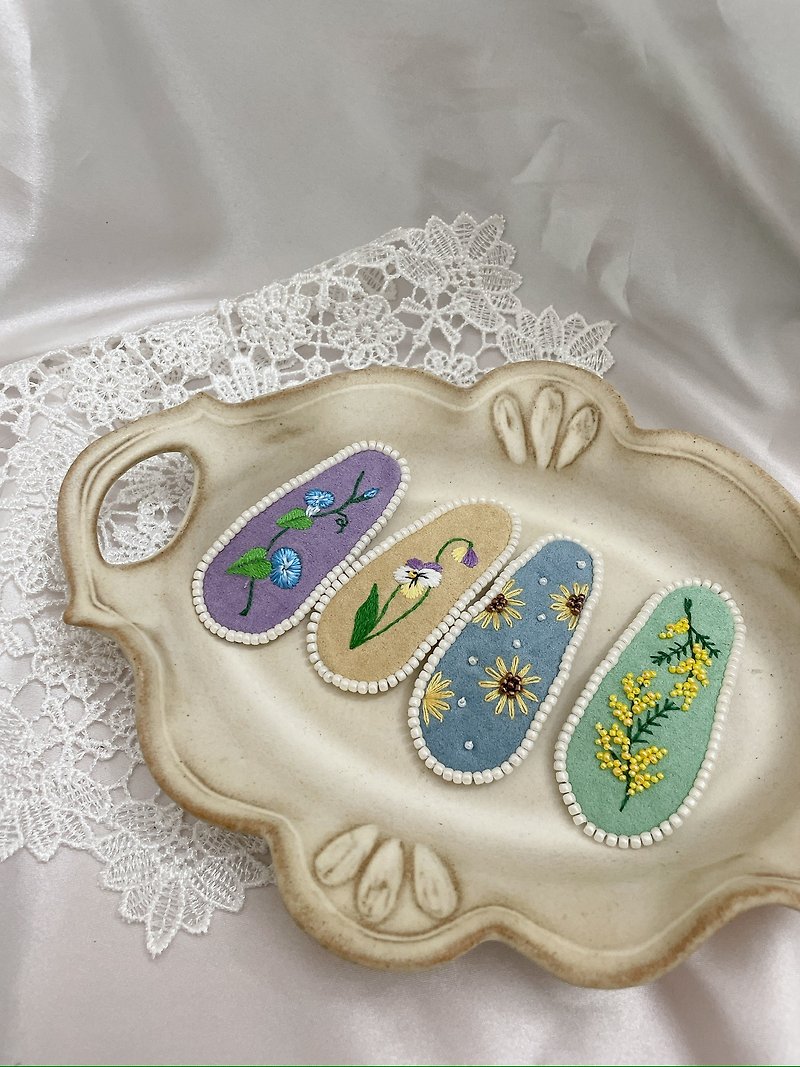 Handmade embroidery//flower hairpin - Hair Accessories - Thread Purple