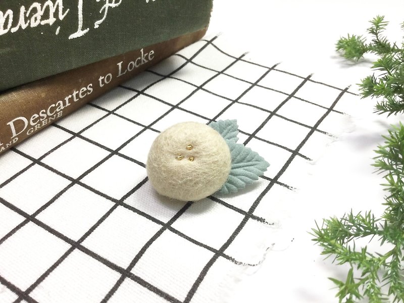 Fruit Pin I Milk Tea Color I Forest Small Object. Carefully selected wool. Exchange gifts - เข็มกลัด - ขนแกะ สีกากี