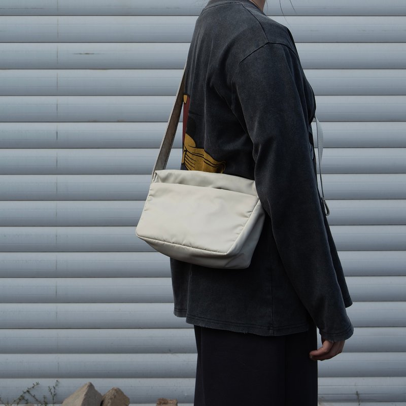 Shoulder Bag 通勤男女輕便休閒多隔層防水尼龍單肩斜挎包 - 側背包/斜背包 - 尼龍 