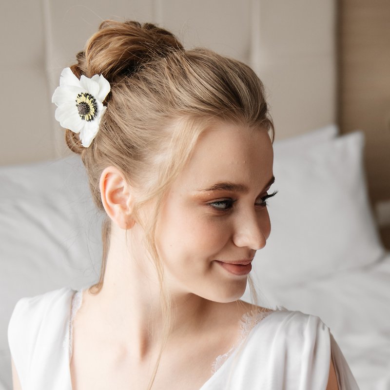 Bridal hair pins White anemone wedding hair comb Flower girl hair pin