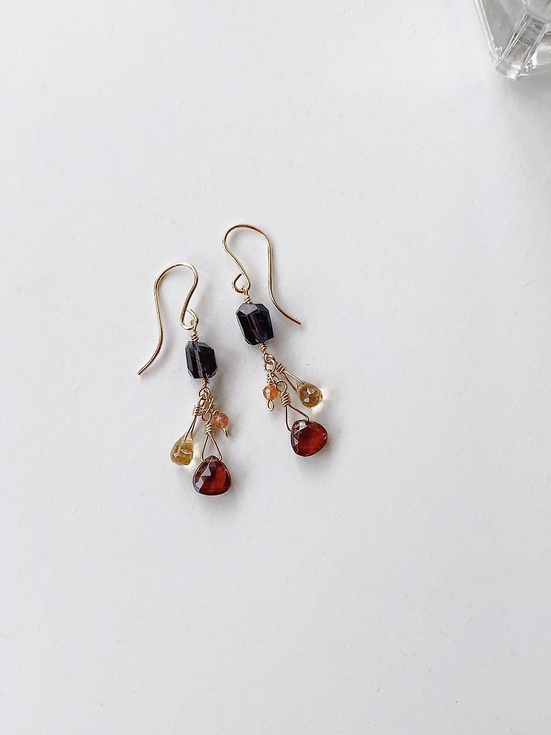 No.48 / 14kgf handmade earrings - Earrings & Clip-ons - Semi-Precious Stones Red