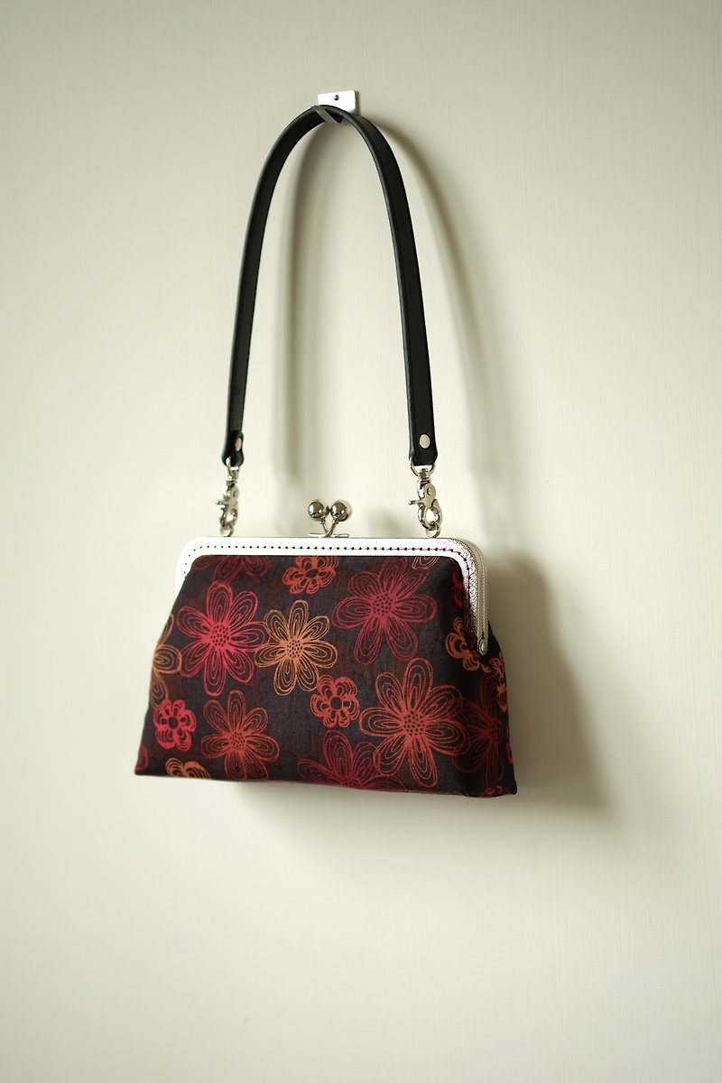 CaCa Crafts | [Flower・Fire] Evening Bag Shoulder Bag Gold Bag - Other - Cotton & Hemp 