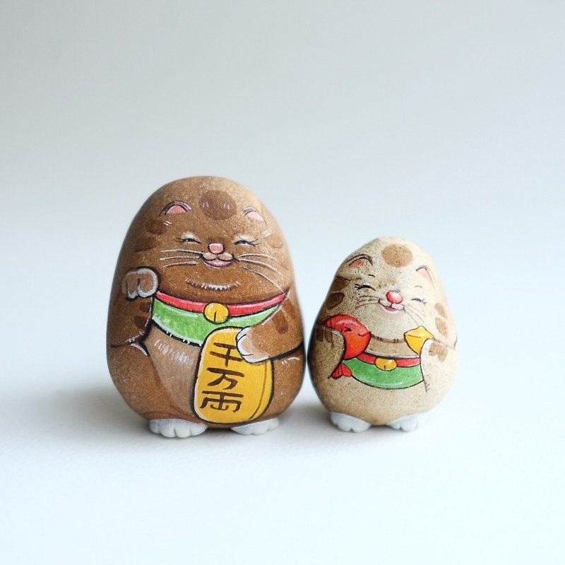Manekineko stonepainting. doll gift handmade. - Stuffed Dolls & Figurines - Stone Red