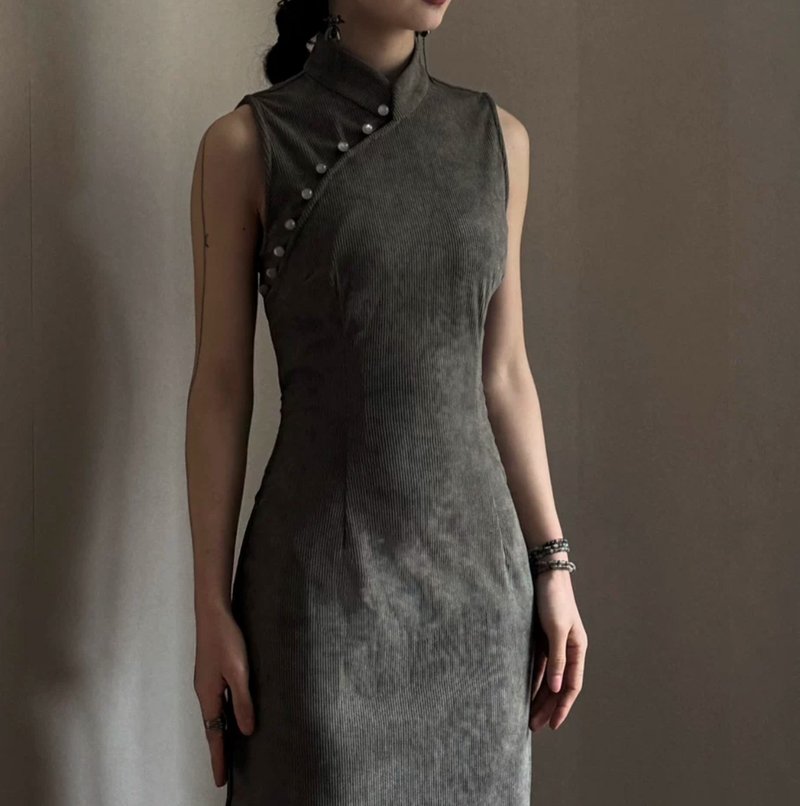 New Chinese style retro corduroy tight-fitting improved sleeveless cheongsam - One Piece Dresses - Other Materials Gray