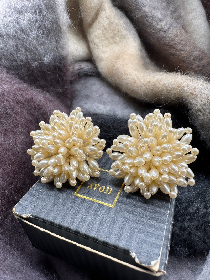 Antique AVON 1993 Pearl Explosion Flower Clip Earrings C1186 - Earrings & Clip-ons - Other Metals Gold