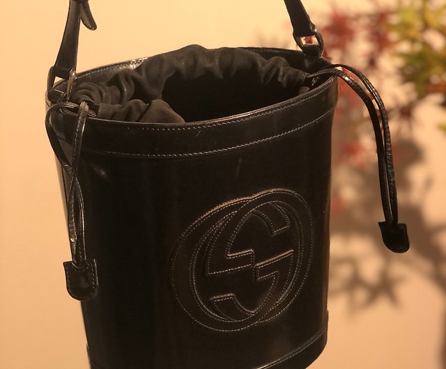 Vintage authentic Gucci black bucket patent leather shoulder bag.