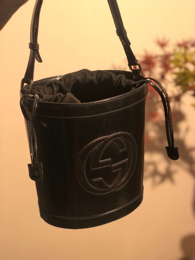 【 日本直送　名牌中古包 】GUCCI グッチ インターロッキング型押し バケツ トートバッグ ブラック vintage ヴィンテージ baa8i6 - 手提包/手提袋 - 真皮 黑色