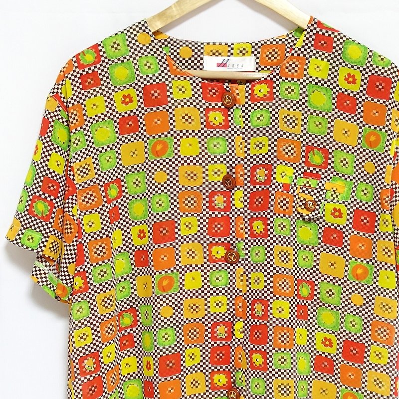 │Slowly│ vintage shirt 45│vintage. Retro. Literature - เสื้อเชิ้ตผู้หญิง - เส้นใยสังเคราะห์ หลากหลายสี