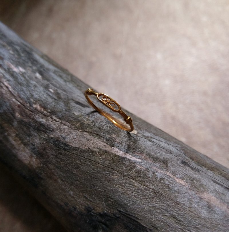 Paris Antiques - carved gilded ring - แหวนทั่วไป - โลหะ 