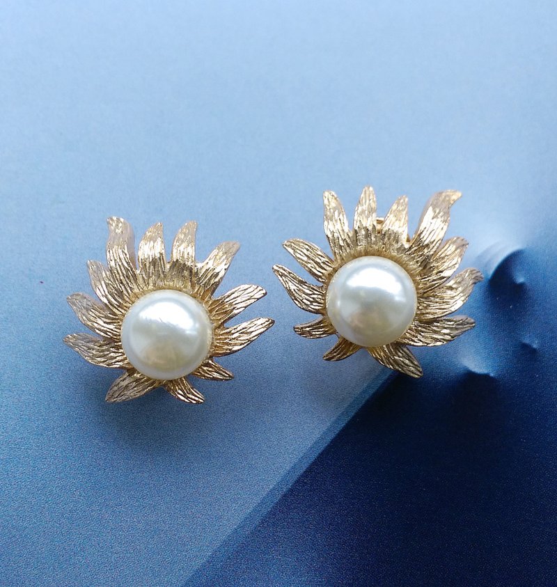 Vintage Jewelry 西洋古董飾品 JUDY LEE 葉子 仿珠 夾式耳環 - 耳環/耳夾/耳骨夾 - 其他金屬 金色