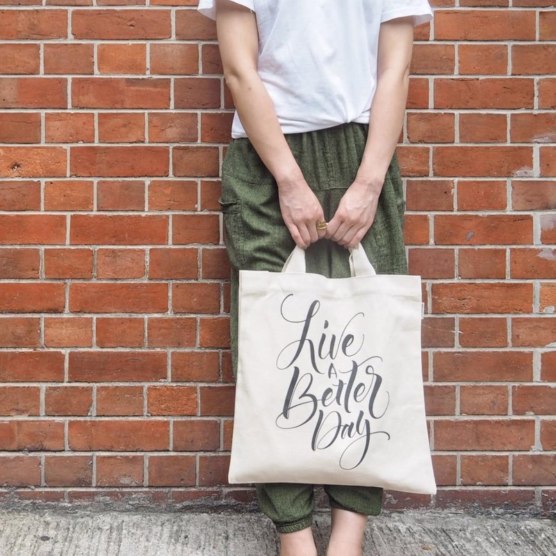 2-Ways Natural Canvas Tote Bag *Simple & Cool Style* Live a Better Day - กระเป๋าแมสเซนเจอร์ - ผ้าฝ้าย/ผ้าลินิน สีกากี