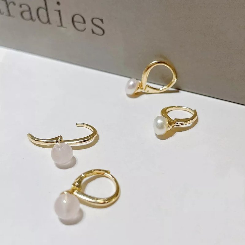 1KM 輕盈微甜•小C粉晶珍珠耳針-2色 - 耳環/耳夾/耳骨夾 - 珍珠 