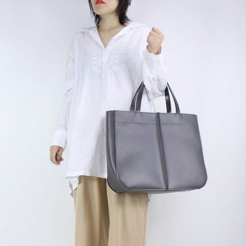 Zemoneni grey color leather tote bag huge size with leather parttition. - กระเป๋าถือ - หนังแท้ สีเทา