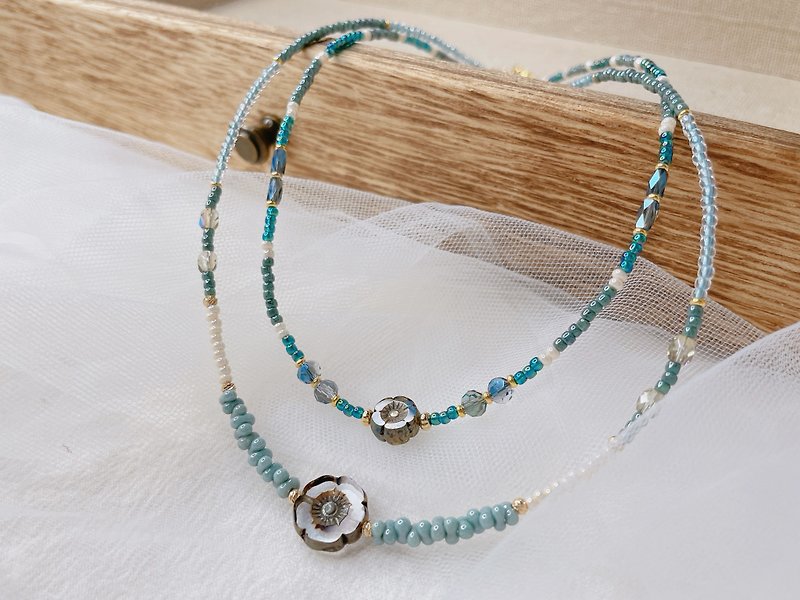 Fuji no flower|| Vintage beaded necklace choker clavicle chain - สร้อยคอ - วัสดุอื่นๆ สีน้ำเงิน