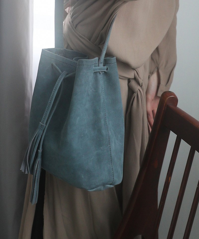 Leather Tassel Water Bottle Shoulder Bag - Peacock Blue - กระเป๋าแมสเซนเจอร์ - หนังแท้ สีน้ำเงิน