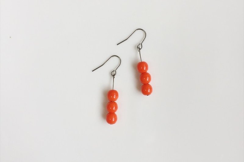 Xiao Juzi string ball shape earrings - Earrings & Clip-ons - Glass Red