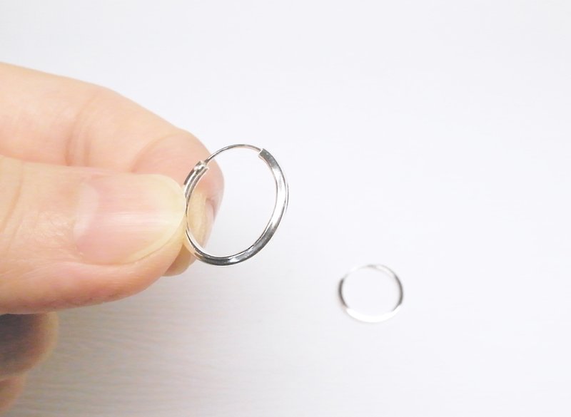 二毛銀【厚2mm方條銀管中型圈圈耳環】一對 - 耳環/耳夾 - 其他金屬 銀色