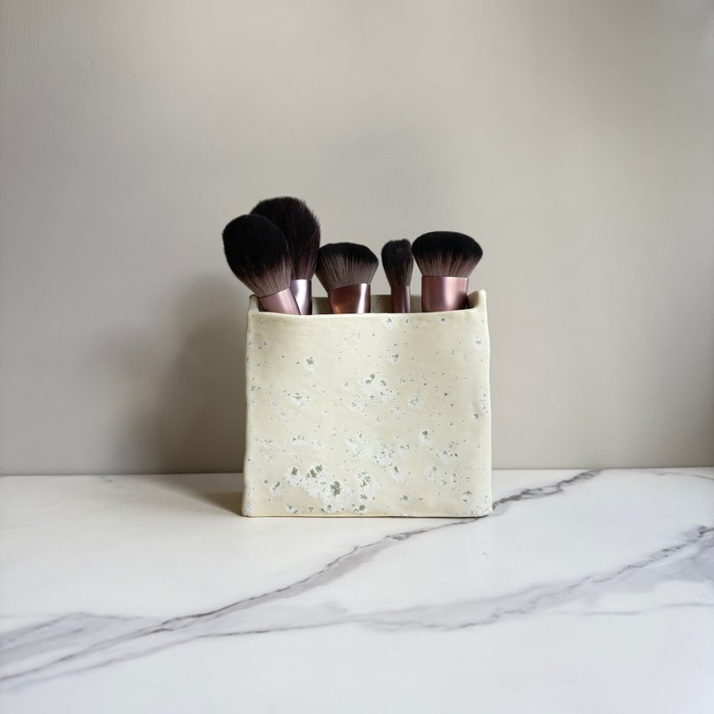 ブラシケース 刷具盒 花瓶 / 手捏 - 擺飾/家飾品 - 陶 白色