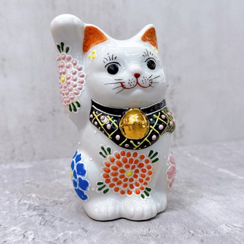 九谷焼置物招き猫 花柄 九谷焼招き猫 | 花 No.4 - ショップ ourlittlezoneluckycat 置物 - Pinkoi