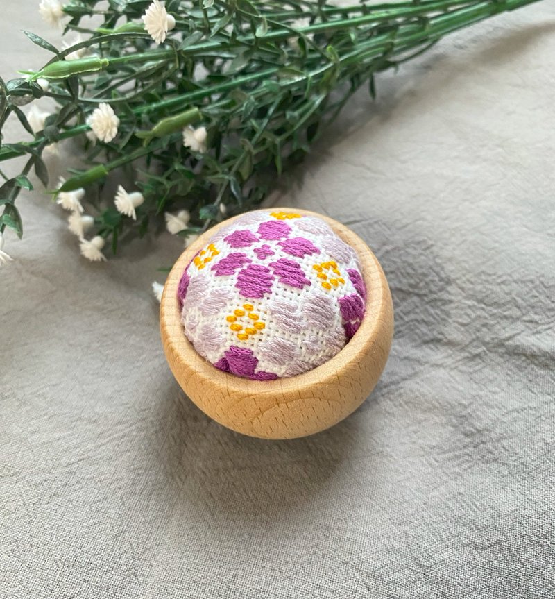 Kogin Embroidery Pin cushion Needle Purple Flower - กล่องเก็บของ - ผ้าฝ้าย/ผ้าลินิน สีม่วง