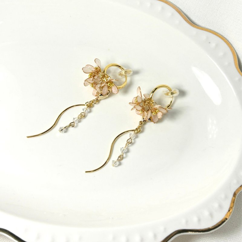 Silver Osmanthus 2-way Hoop Earrings Swarovski Crystal Resin Art (銀木犀) - Earrings & Clip-ons - Resin White