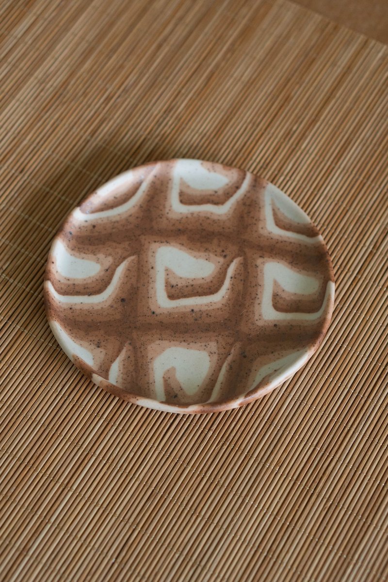 Marbled pattern small plate | trinket dish - จานและถาด - เครื่องลายคราม สีนำ้ตาล