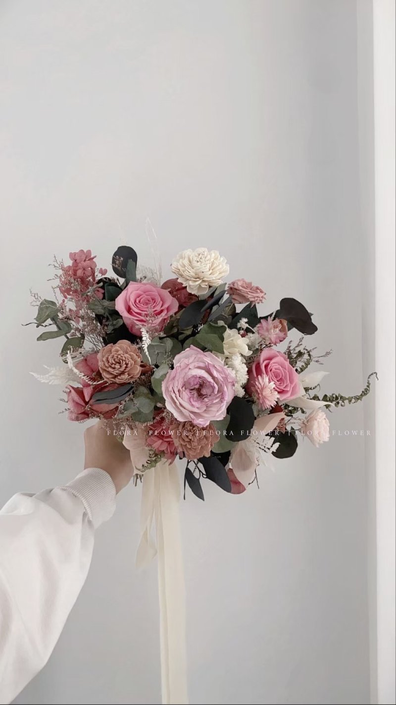 Flora Flower Bridal Eternal Flower Bouquet-Juliet Rose - ช่อดอกไม้แห้ง - พืช/ดอกไม้ สีม่วง