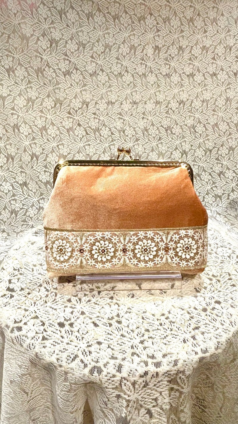 MBC Handmade 18cm Square Clasp Bag with Velvet Embroidery Strap - Shrimp Pink - กระเป๋าแมสเซนเจอร์ - ผ้าฝ้าย/ผ้าลินิน สีส้ม