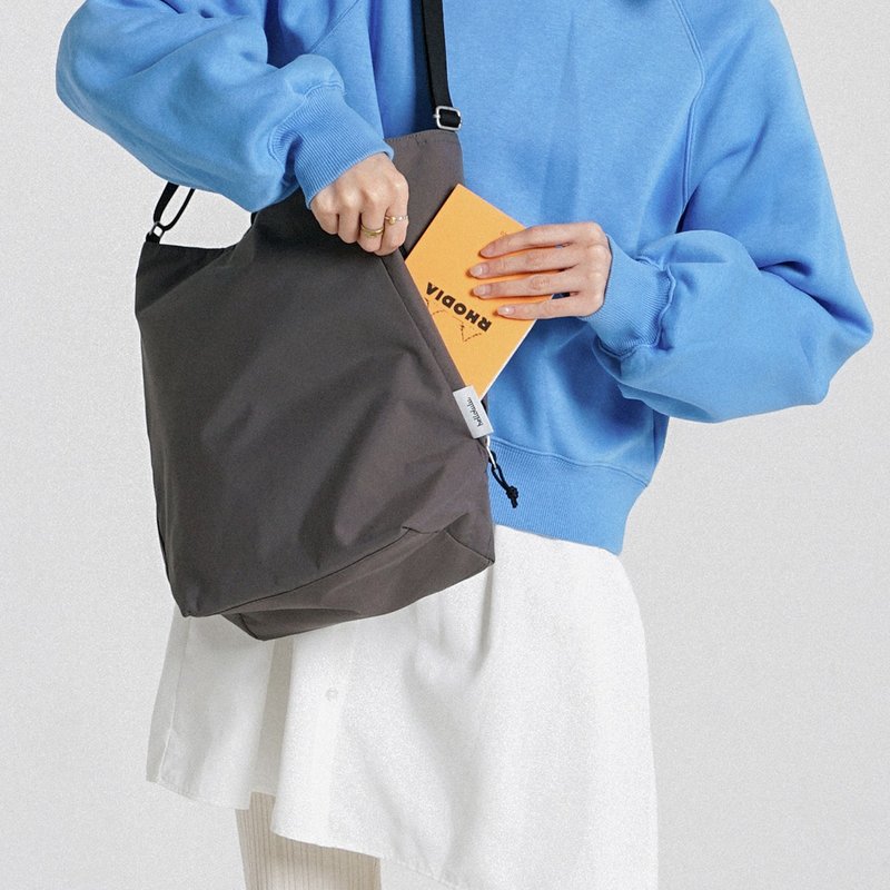 City系列新品 | COLLIN 雙面側背斜背手提包M號 (鐵灰) 肩帶可調 - 側背包/斜背包 - 尼龍 灰色