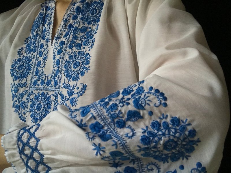 1970s Swiss hand-embroidered floral long-sleeved shirt/top - เสื้อผู้หญิง - ผ้าฝ้าย/ผ้าลินิน 