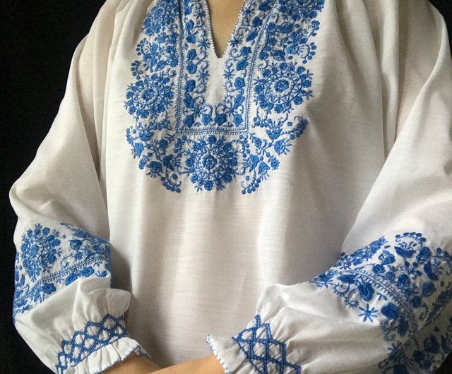 1970s Swiss hand-embroidered floral long-sleeved shirt/top - Shop