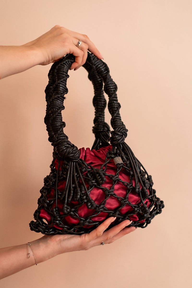 Knitted macrame bag, handmade, boho bag - 手袋/手提袋 - 棉．麻 
