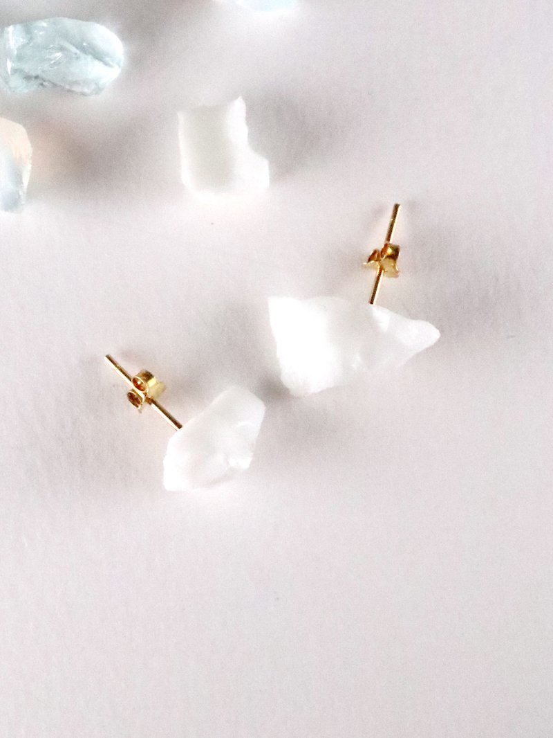 STAR STONE stud earrings - WHITE - ต่างหู - แก้ว ขาว