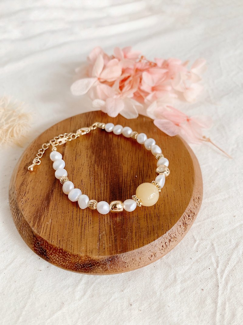 | Essential Oil Bead Pearl Bracelet | Jewelry x Bracelet Bracelet x 14K Gold - So Pretentious - Bracelets - Precious Metals White