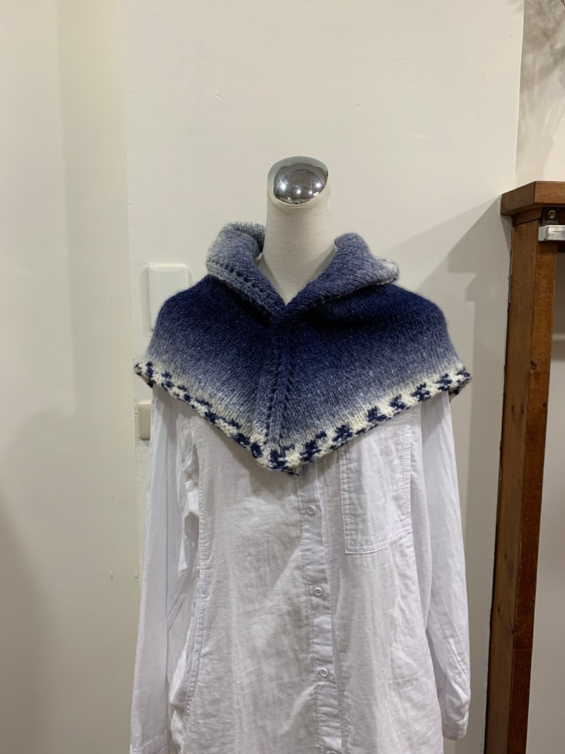 Hand-made pullover shawls and scarves. blue/white. Italy imported wool handmade weaving - ผ้าพันคอถัก - ขนแกะ 