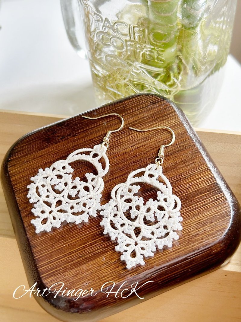 Elegant classic off-white woven earrings - ต่างหู - ผ้าฝ้าย/ผ้าลินิน ขาว